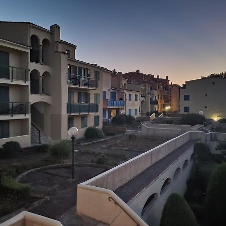 Superbe T2 En Centre Ville Au Calme A Deux Pas Du Marche กาวาแลร์-ซูร์-แมร์ ภายนอก รูปภาพ